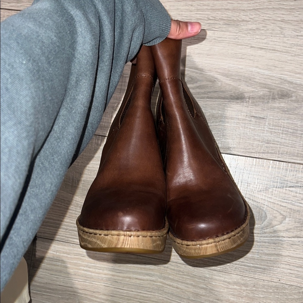 BORN Brown‎ Leather Platform Chelsea Boots - Women's - Picture 5 of 6